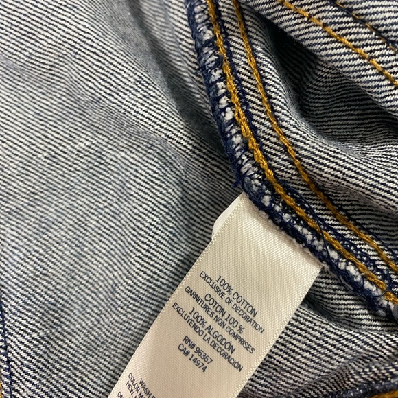 - OshKosh B’Gosh kids size 6 dark wash jean Jacket. - Picture 4 of 5